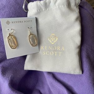 NEVER WORN KENDRA SCOTT EARINGS!